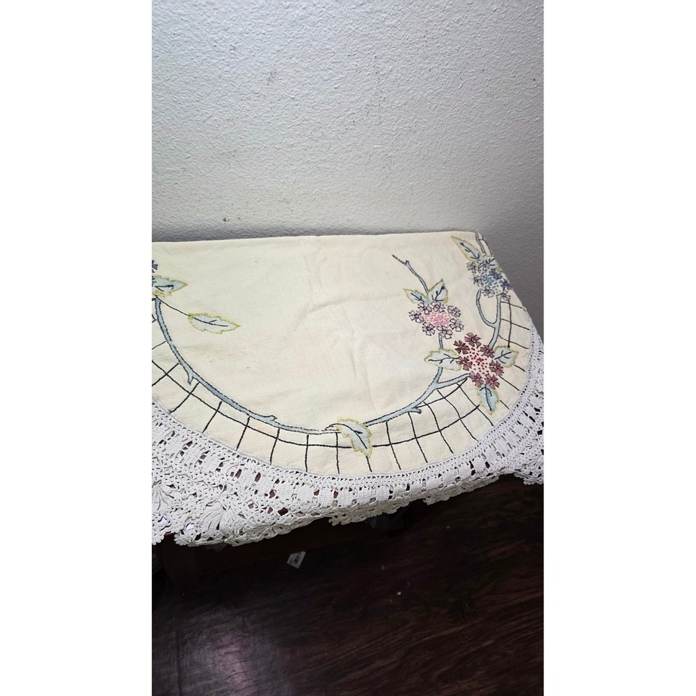 Unbranded Vintage Floral Embroidered Tablecloth Cream Crochet Lace Trim Cottage
